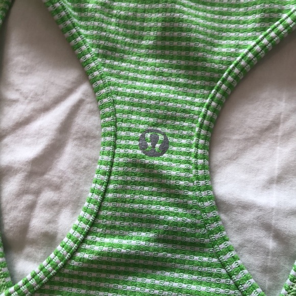 Lululemon frond (Kelly green) gingham tank - Picture 9 of 10